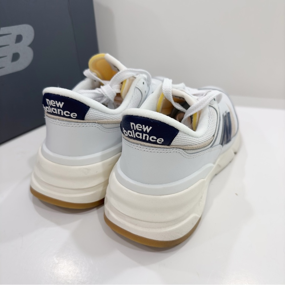 New Balance 997R Men’s Sneakers Shoes - Picture 3 of 9